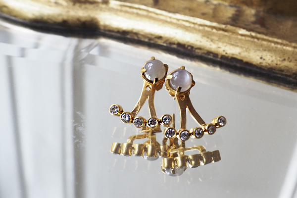 Carré - Dansk smykkedesign med diamanter, og perler.